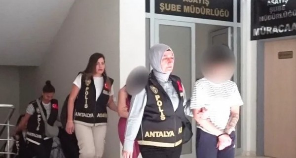 Antalya'da eş zamanlı 'gece avı' operasyonu! Fuhuş tuzağıyla yağma!